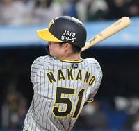 　６回、ソロを放つ中野（撮影・高部洋祐）