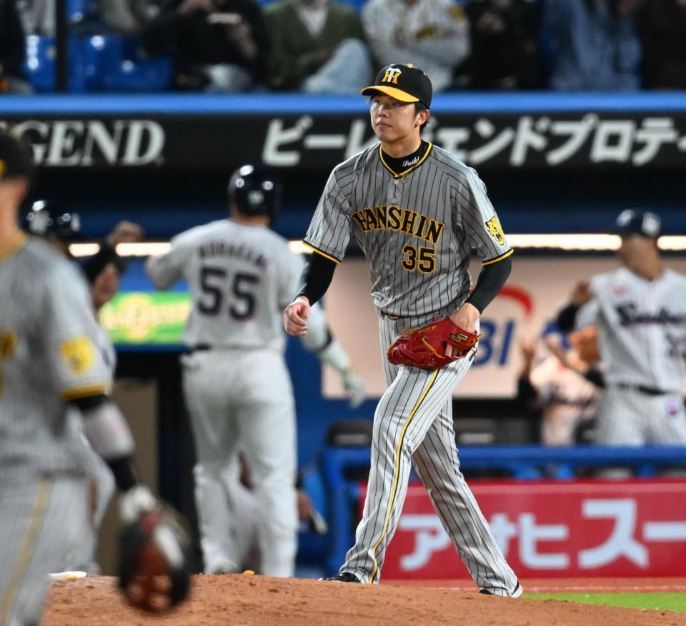 　３回、村上の左犠飛で先制され厳しい表情の才木（撮影・金田祐二）