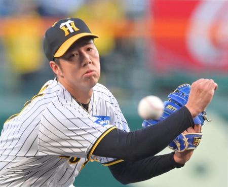 　力投する先発の青柳（撮影・立川洋一郎）