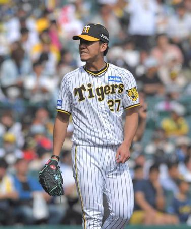 　４回、柳に先制適時打を許し、悔しがる伊藤将（撮影・北村雅宏）