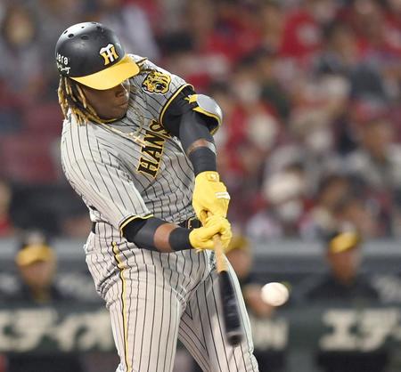 　６回、ソロを放つミエセス（撮影・田中太一）