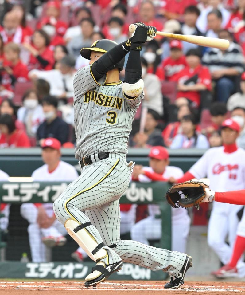 １回、先制２ランを放つ大山（撮影・高部洋祐）