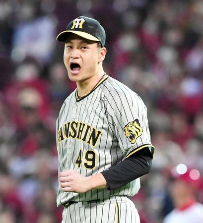 　３回、韮沢を併殺に仕留め、雄たけびを上げる大竹（撮影・高部洋祐）