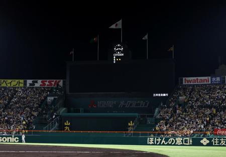 ８回、スコアボードが消える＝甲子園（撮影・山口登）