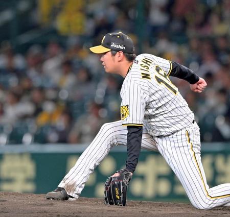 　５回、塩見に中前打を打たれる西勇（撮影・立川洋一郎）