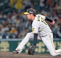 　５回、塩見に中前打を打たれる西勇（撮影・立川洋一郎）