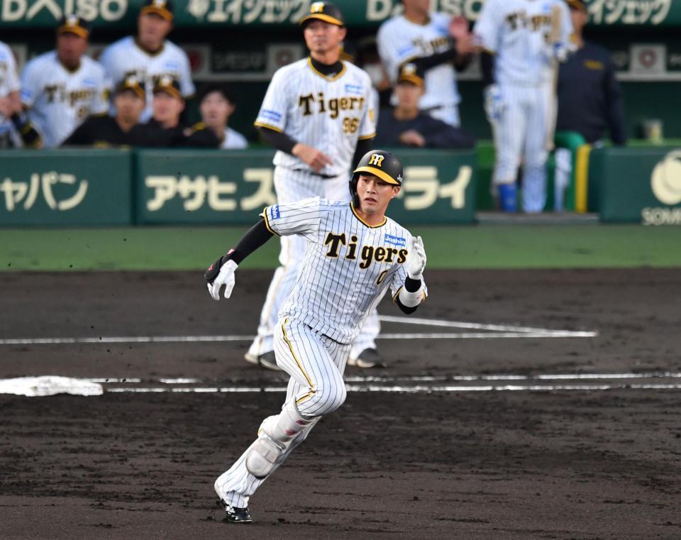 　２回、先制適時三塁打を放った木浪（撮影・中田匡峻）