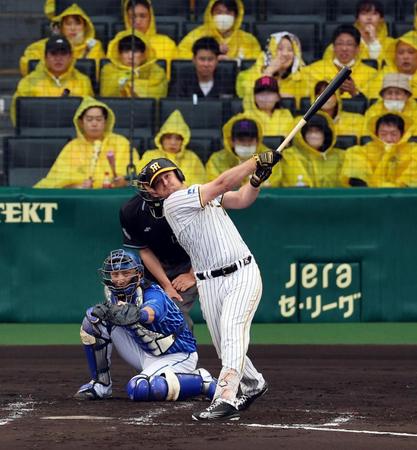　３回、ノイジーは勝ち越しの中犠飛を放つ（撮影・山口登）