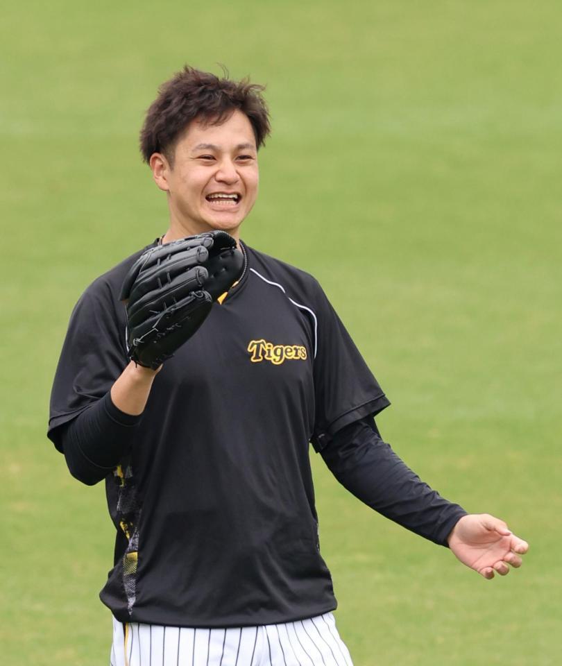 　登板に向けキャッチボールする大竹（撮影・山口登）