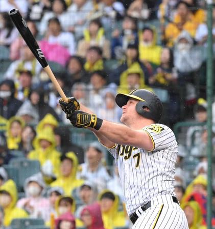 　３回、勝ち越し犠飛を放つノイジー（撮影・高部洋祐）