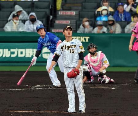 　３回、牧に勝ち越しソロを許す西純（撮影・山口登）
