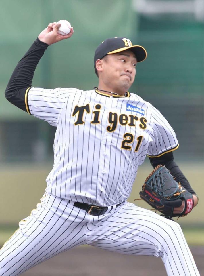 　先発し力投する秋山（撮影・石井剣太郎）