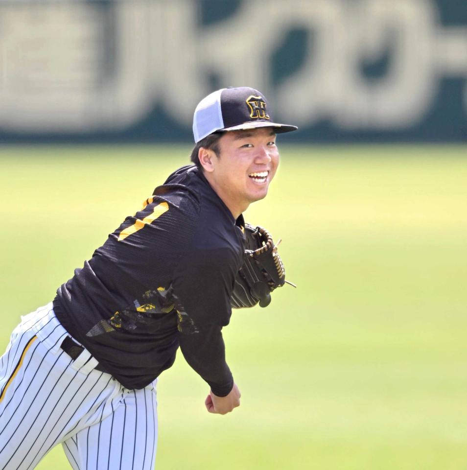 　キャッチボールをする村上（撮影・中田匡峻）