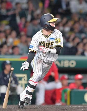 ５回、左前へ適時打を放つ中野（撮影・立川洋一郎）