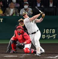 ５回、中前に適時打を放つノイジー（撮影・山口登）