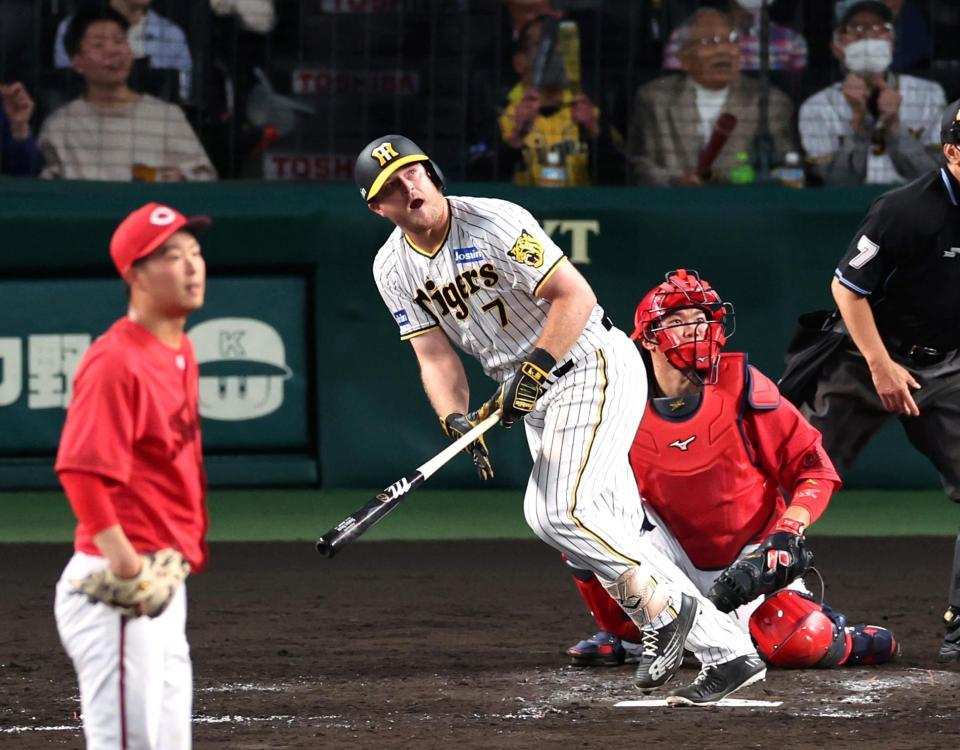 ３回、左越えにソロ本塁打を放つノイジー（撮影・山口登）