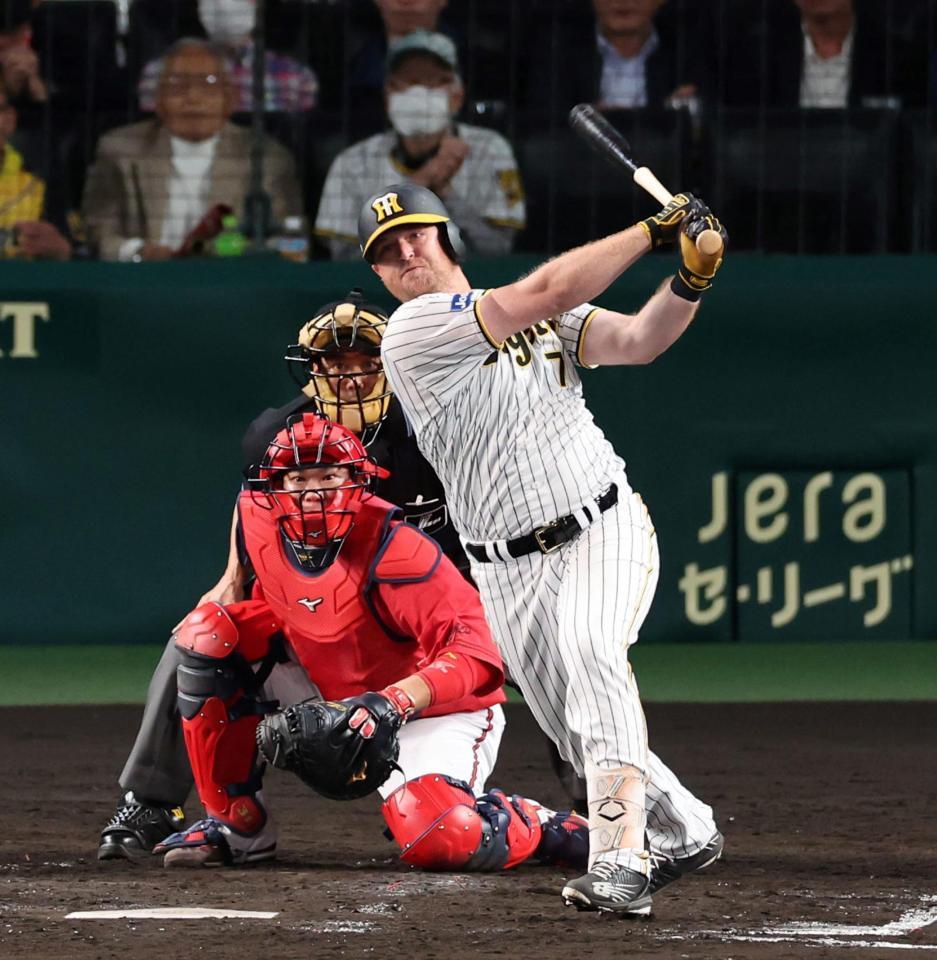 ５回、中前に適時打を放つノイジー（撮影・山口登）