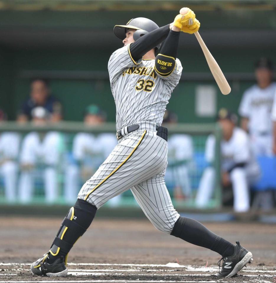 　１回、３ランを放つ井上