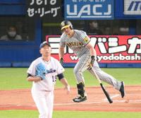 　３回、ノイジーが先制の２点中前適時打を放つ（投手・石川）＝撮影・堀内翔