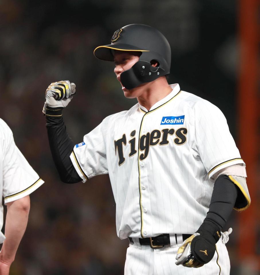 　７回、同点打を放ち雄たけびを上げる森下