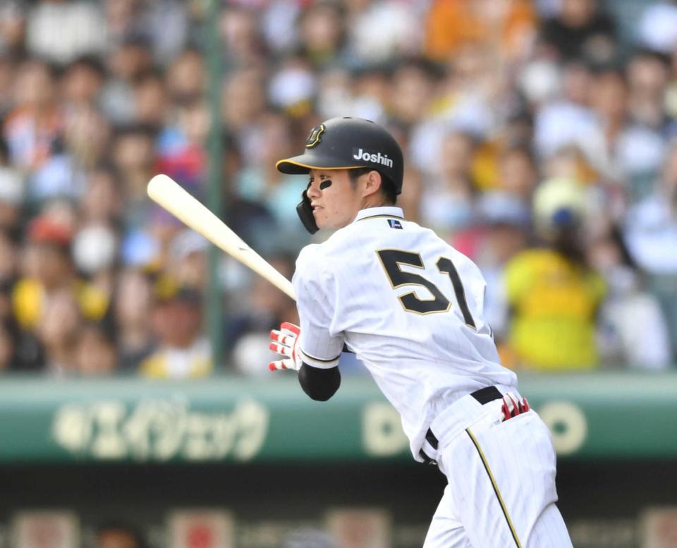 　７回、中前に２点適時打を放つ中野（撮影・中田匡峻）