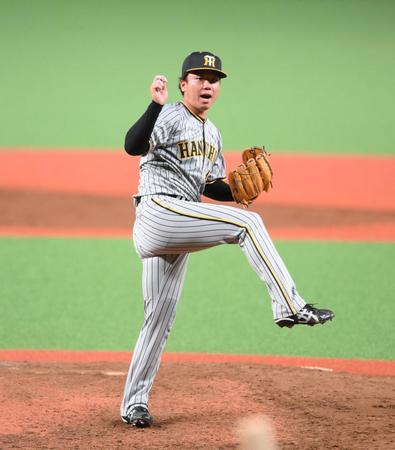 　８回、気合の入った表情の村上（撮影・堀内翔）