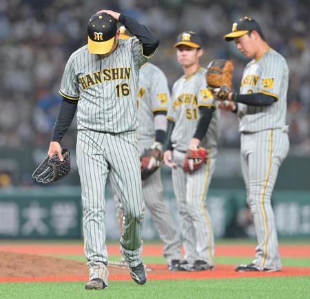 　７回に２点を追加されたところで途中降板する西勇（１６）＝撮影・立川洋一郎