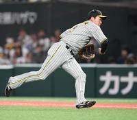 　７回、好返球でスクイズを阻止した大山（撮影・棚橋慶太）