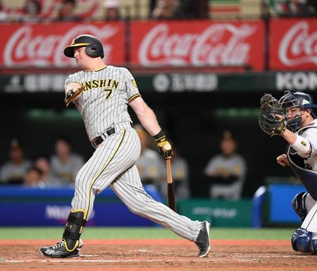 　５回、好機に空振り三振に倒れたノイジー（撮影・棚橋慶太）