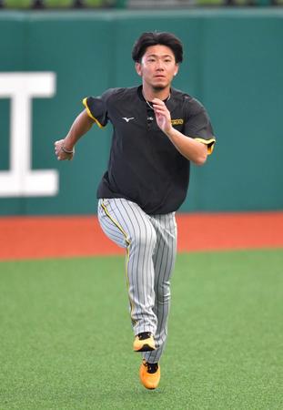 　アップする伊藤将（撮影・西岡正）