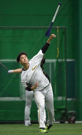 　ジャベリックスローを行う大竹（撮影・北村雅宏）