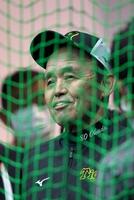 　記者の質問に答える岡田監督（撮影・北村雅宏）