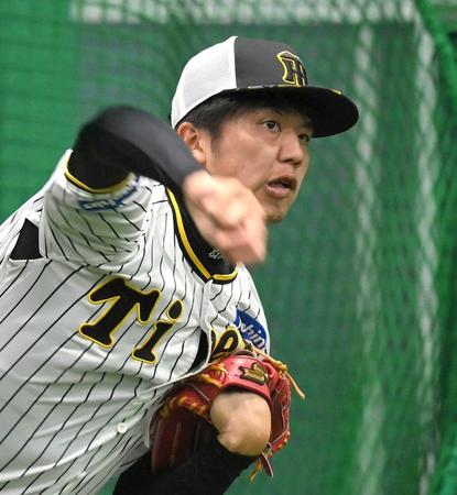 　キャッチボールする才木