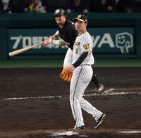 　４回、佐藤都を中飛に打ち取る大竹（撮影・山口登）