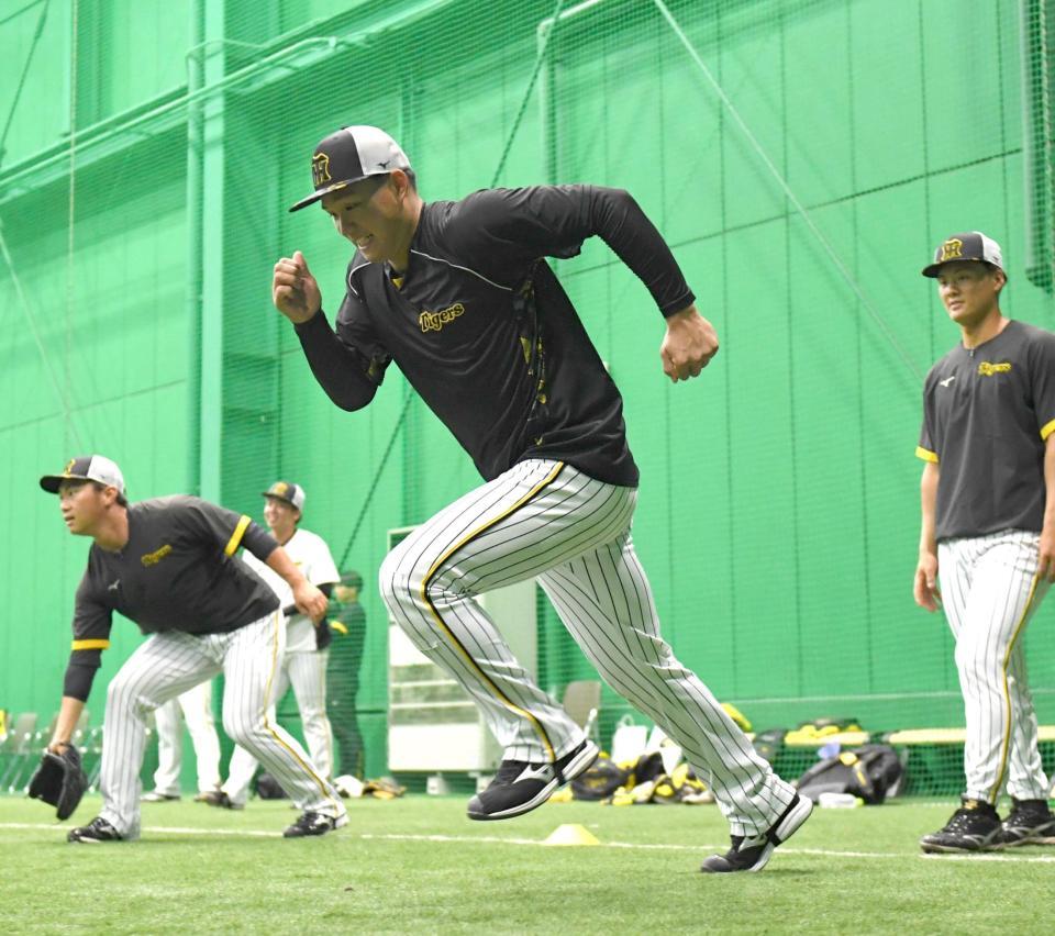 　ダッシュする森下（撮影・北村雅宏）