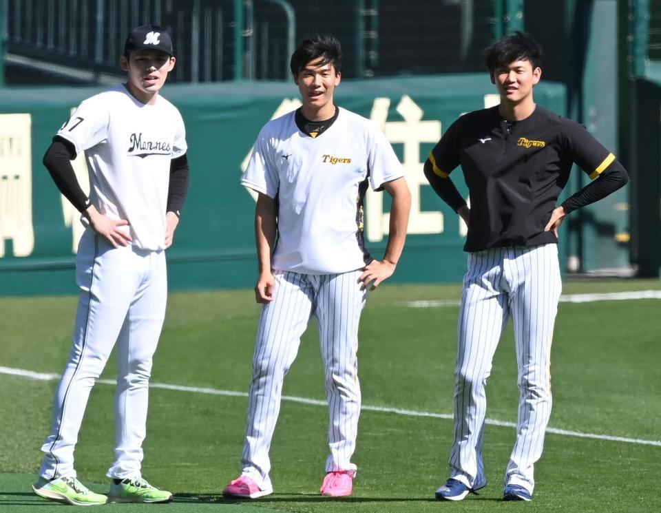 　談笑する（左から）佐々木朗、湯浅、及川（撮影・飯室逸平）