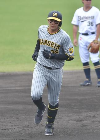 　２ランを放った井上（撮影・石井剣太郎）