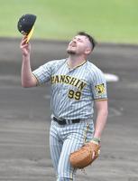 　１回、得点を許さず投げ終えたビーズリー（撮影・石井剣太郎）