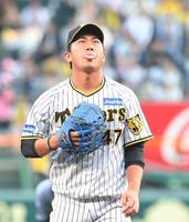 　２回、ポランコに四球を与え、悔しがる桐敷（撮影・高部洋祐）