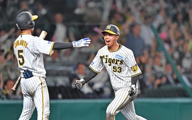 【写真】ホームに滑り込んでジャンプの島田！全身でセーフを表現したらアートのようになった！