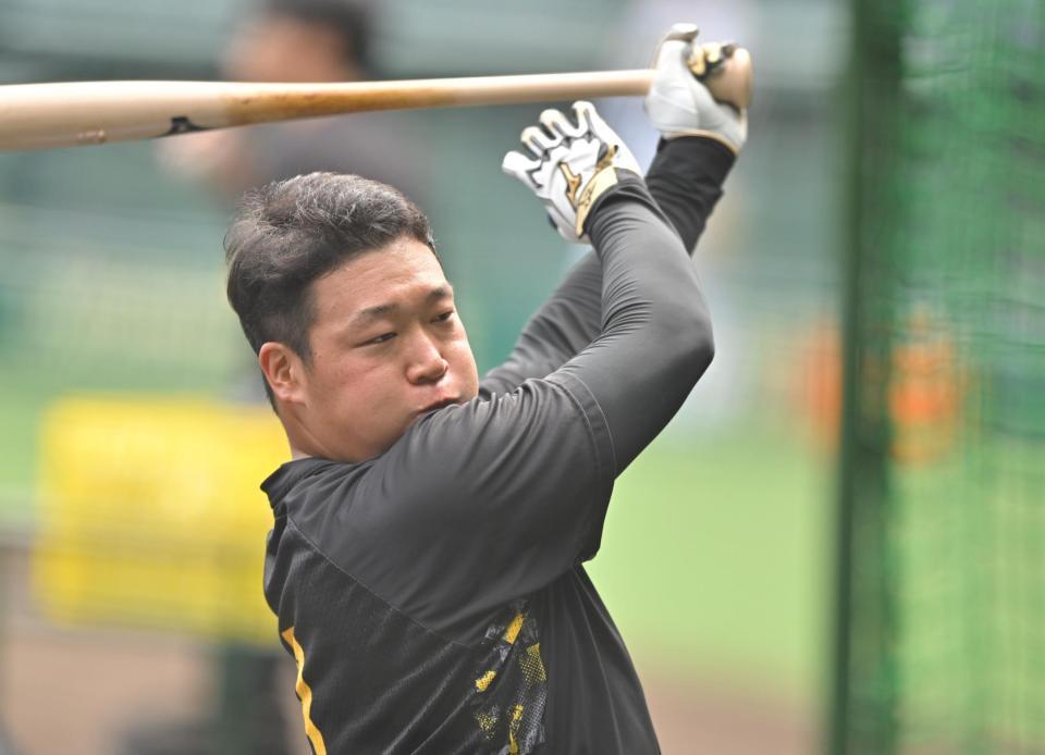 　打撃練習をする大山（撮影・中田匡峻）