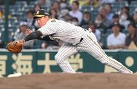 　４回、ポランコの打球を好捕する大山