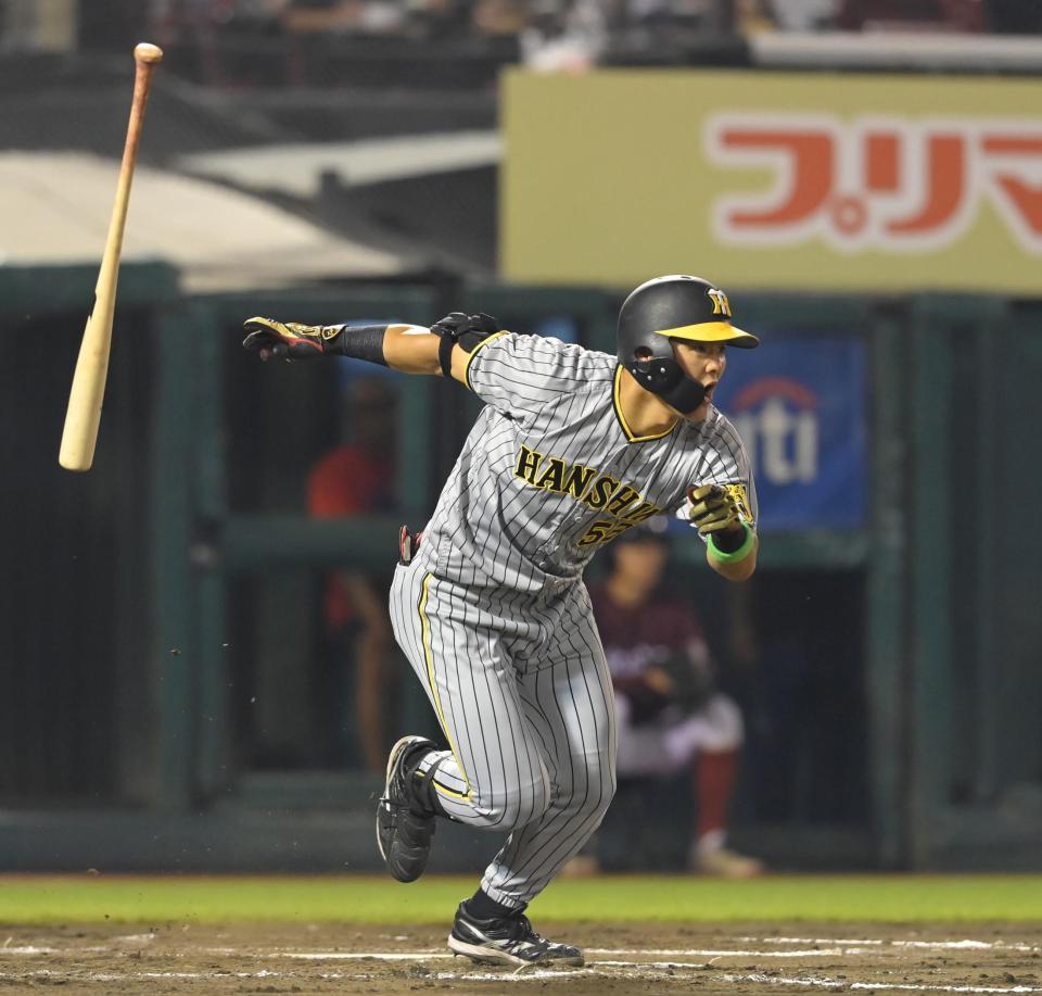 　７回、右前打を放つ前川（撮影・高部洋祐）