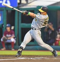 阪神・前川右京が見せた走り出しの“ピョン” 通算2120安打の