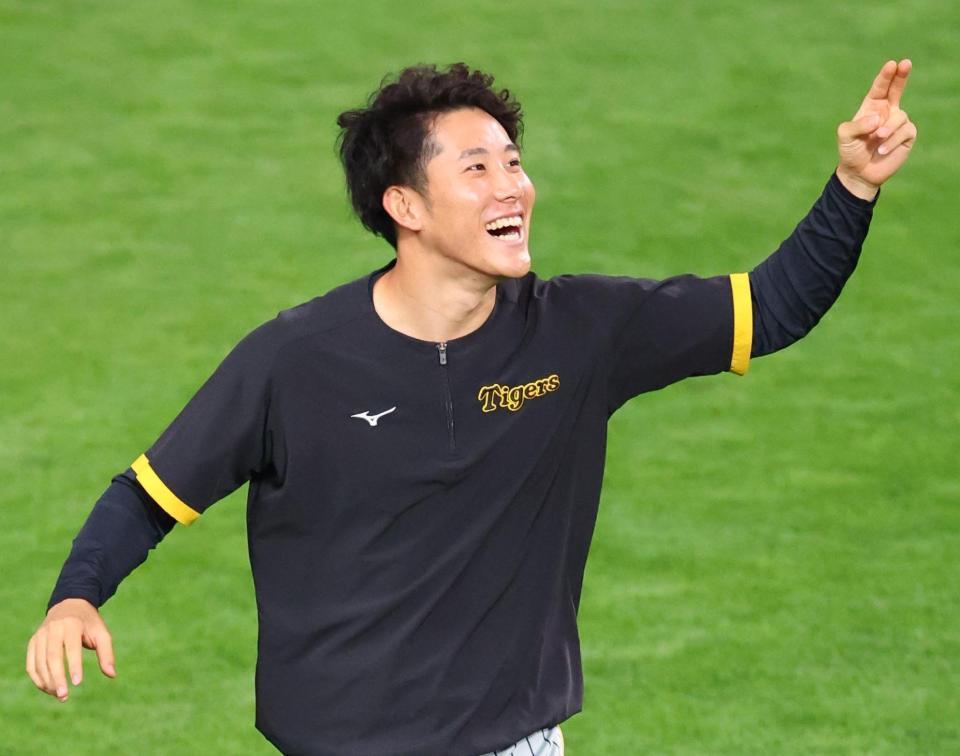 　笑顔でランニングする富田（撮影・吉澤敬太）