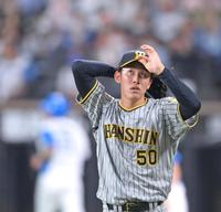 ２回に２点の先制を許してベンチへ引き揚げる富田（撮影・立川洋一郎）