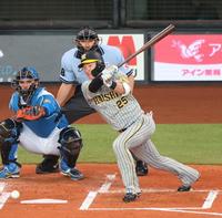 　２回、北山から先制打を放つ渡辺諒（撮影・吉澤敬太）