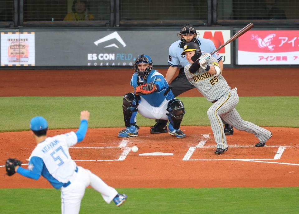 　２回、北山から先制打を放つ渡辺諒（撮影・吉澤敬太）