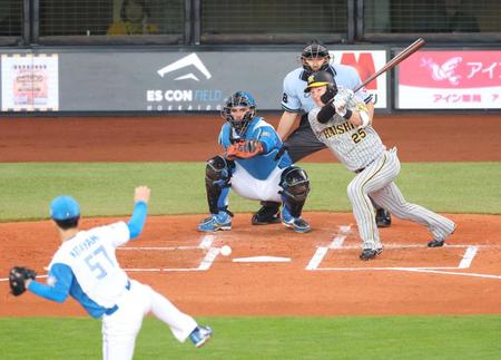 　２回、北山から先制打を放つ渡辺諒（撮影・吉澤敬太）