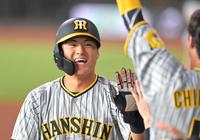 　ナインの出迎えに笑顔の前川